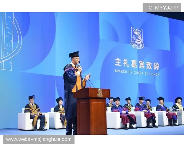 杜锋出席高校毕业展演，休赛期参与社会活动